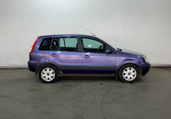 Подержанный автомобиль Ford Fusion 2007 года (7 фото)