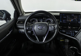 Подержанный автомобиль Toyota Camry Sedan 2022 года (11 фото)