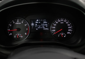 Подержанный автомобиль Kia Sportage 2016 года (12 фото)