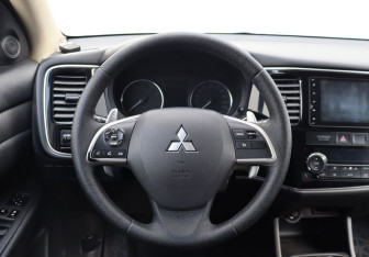 Подержанный автомобиль Mitsubishi Outlander 2012 года (14 фото)