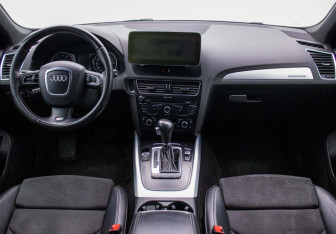 Подержанный автомобиль Audi Q5 2009 года (13 фото)