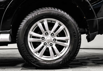 Подержанный автомобиль Mitsubishi Pajero 2015 года (7 фото)