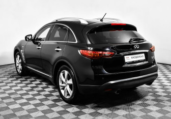 Подержанный автомобиль Infiniti QX70 2013 года (7 фото)