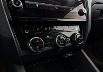 Подержанный автомобиль Skoda Octavia Liftback 2019 года (21 фото)