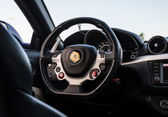 Подержанный автомобиль Ferrari FF 2015 года (20 фото)