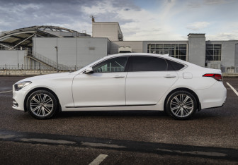 Подержанный автомобиль Genesis G80 2018 года (8 фото)