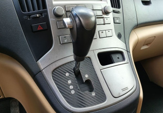 Подержанный автомобиль Hyundai Grand Starex 2009 года (14 фото)