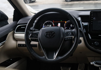 Подержанный автомобиль Toyota Camry Sedan 2022 года (13 фото)