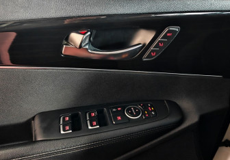 Подержанный автомобиль Kia Sorento 2018 года (17 фото)
