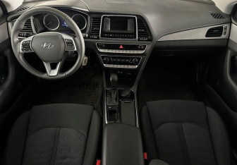 Подержанный автомобиль Hyundai Sonata 2018 года (9 фото)