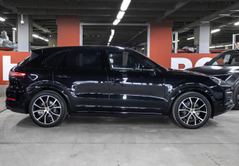 Подержанный автомобиль Porsche Cayenne 2021 года (4 фото)