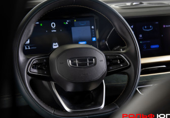 Подержанный автомобиль Geely Monjaro 2023 года (12 фото)