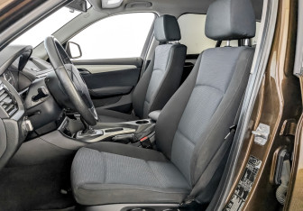 Подержанный автомобиль BMW X1 2012 года (20 фото)