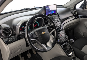 Подержанный автомобиль Chevrolet Orlando 2014 года (15 фото)