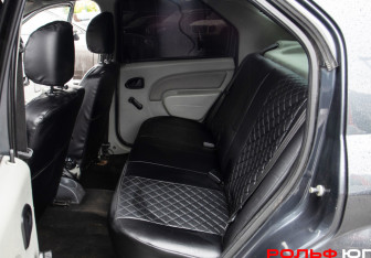 Подержанный автомобиль Renault Logan Sedan 2008 года (8 фото)