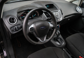 Подержанный автомобиль Ford Fiesta Sedan 2016 года (10 фото)