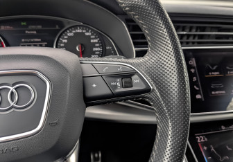 Подержанный автомобиль Audi Q8 2019 года (30 фото)