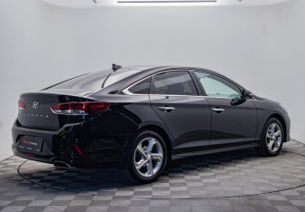 Подержанный автомобиль Hyundai Sonata 2017 года (5 фото)