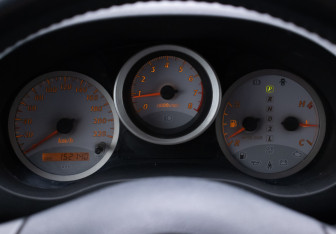 Подержанный автомобиль Toyota RAV4 2005 года (12 фото)