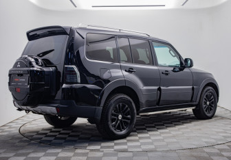 Подержанный автомобиль Mitsubishi Pajero 2007 года (5 фото)