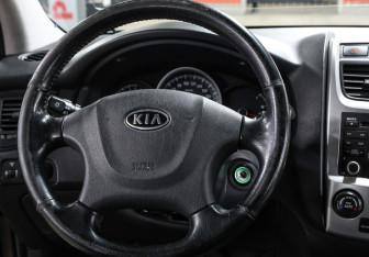 Подержанный автомобиль Kia Sportage 2010 года (18 фото)