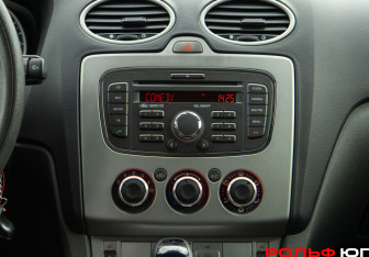 Подержанный автомобиль Ford Focus Sedan 2010 года (14 фото)