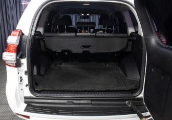 Подержанный автомобиль Toyota Land Cruiser Prado 2014 года (10 фото)
