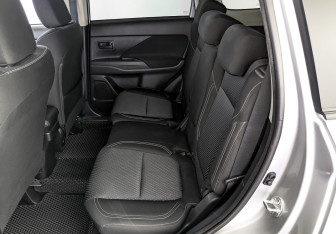 Подержанный автомобиль Mitsubishi Outlander 2021 года (18 фото)