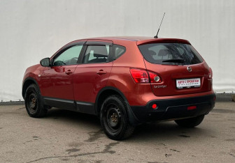 Подержанный автомобиль Nissan Qashqai 2008 года (7 фото)