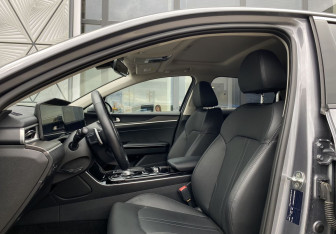 Подержанный автомобиль Kia K5 2024 года (26 фото)