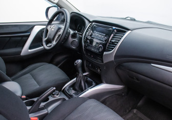 Подержанный автомобиль Mitsubishi Pajero Sport 2019 года (9 фото)