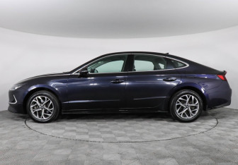 Подержанный автомобиль Hyundai Sonata 2021 года (8 фото)