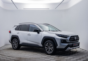 Подержанный автомобиль Toyota RAV4 2024 года (3 фото)