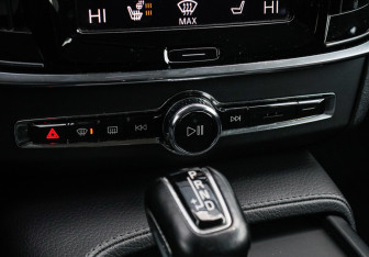 Подержанный автомобиль Volvo V90 2020 года (16 фото)