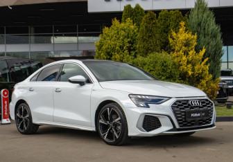 Подержанный автомобиль Audi A3 Sedan 2022 года (2 фото)