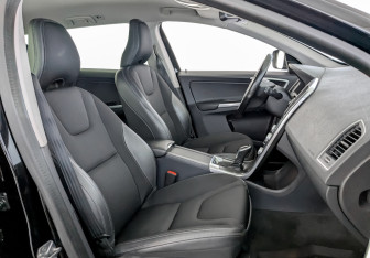 Подержанный автомобиль Volvo XC60 2015 года (23 фото)