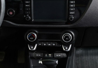 Подержанный автомобиль Kia Rio Sedan 2019 года (12 фото)