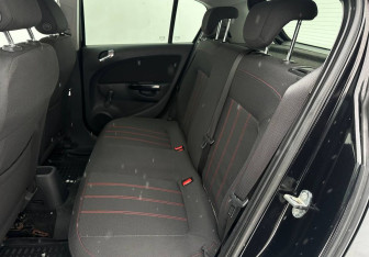 Подержанный автомобиль Opel Corsa 2011 года (10 фото)