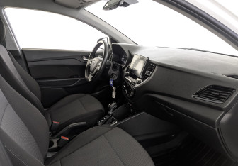 Подержанный автомобиль Hyundai Solaris Sedan 2021 года (12 фото)