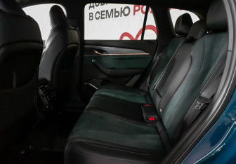 Подержанный автомобиль Geely Monjaro 2023 года (10 фото)