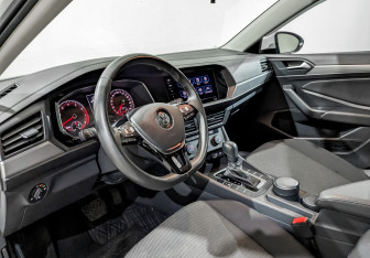Подержанный автомобиль Volkswagen Jetta Sedan 2020 года (16 фото)