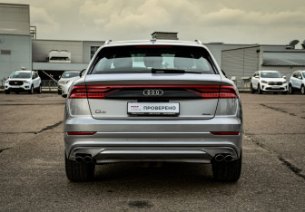 Подержанный автомобиль Audi Q8 2019 года (6 фото)