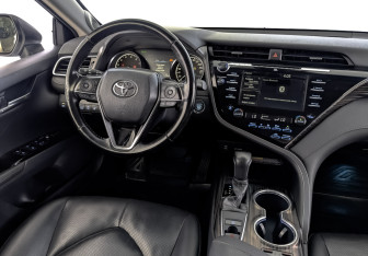 Подержанный автомобиль Toyota Camry Sedan 2019 года (28 фото)