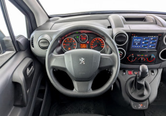 Подержанный автомобиль Peugeot Partner 2021 года (21 фото)