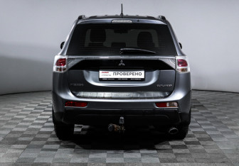 Подержанный автомобиль Mitsubishi Outlander 2012 года (6 фото)