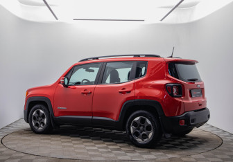 Подержанный автомобиль Jeep Renegade 2017 года (7 фото)