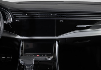 Подержанный автомобиль Audi Q8 2019 года (13 фото)