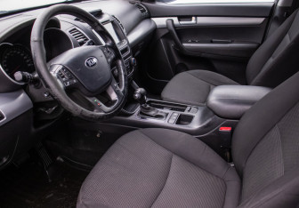 Подержанный автомобиль Kia Sorento 2014 года (10 фото)