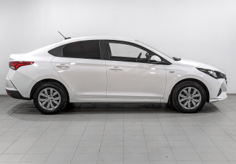 Подержанный автомобиль Hyundai Solaris Sedan 2021 года (4 фото)