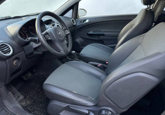 Подержанный автомобиль Opel Corsa 2008 года (9 фото)